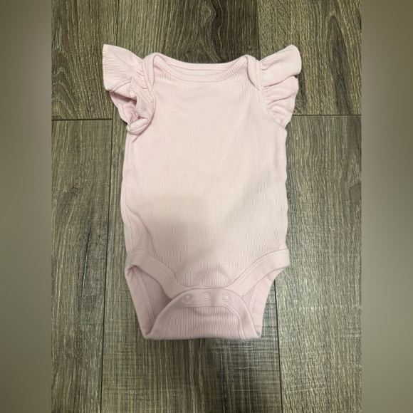 Baby Gap Girl Pink Ruffle Brennan’s Favorites Bodysuit Size 0-3 Months - Picture 1 of 3